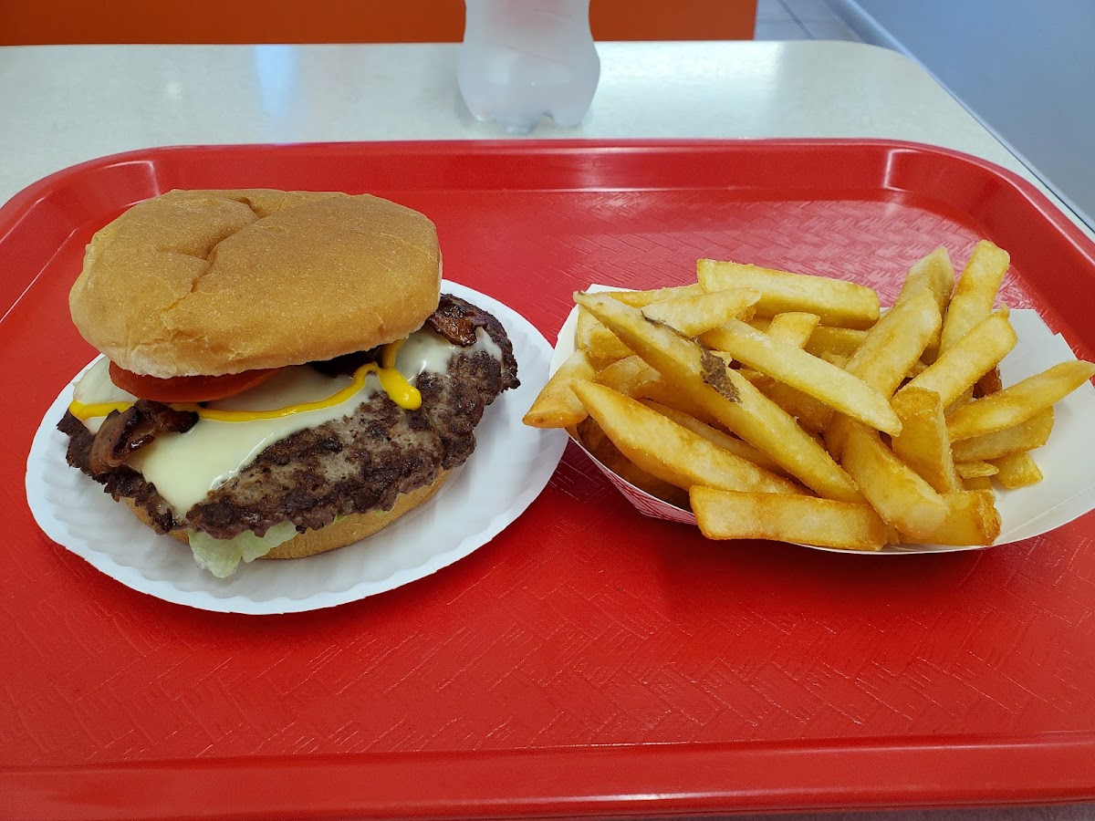 Banner Bee Tee's Drive-In 02